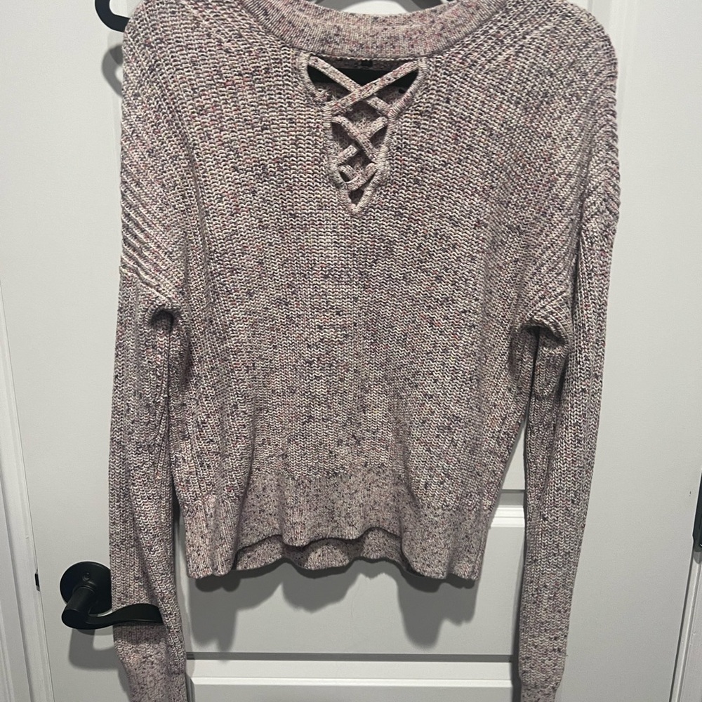 spendid sweater with cross cross detail